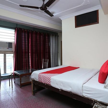 Oyo 39830 Hotel Esquire Meerut Ngoại thất bức ảnh
