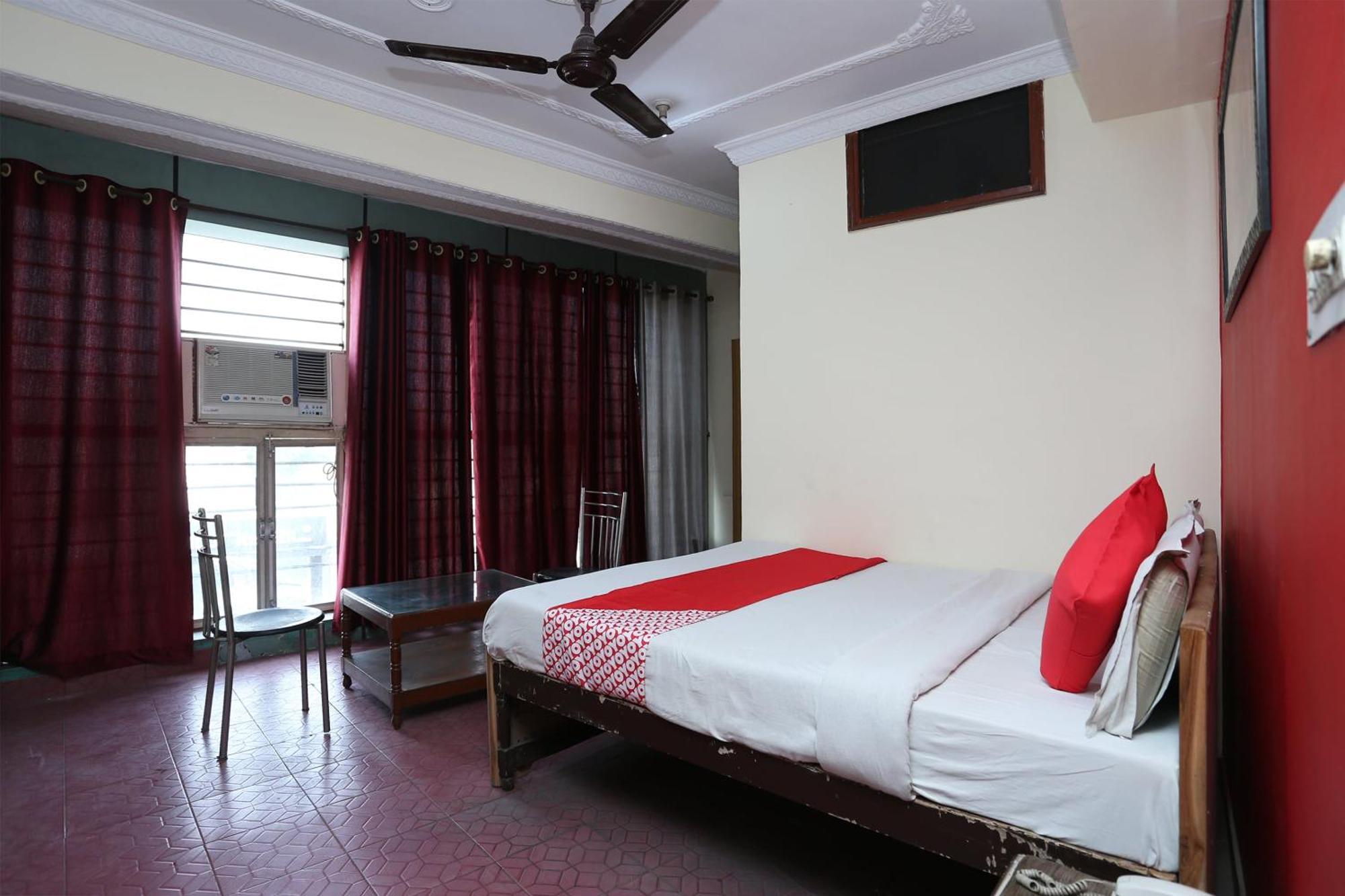 Oyo 39830 Hotel Esquire Meerut Ngoại thất bức ảnh